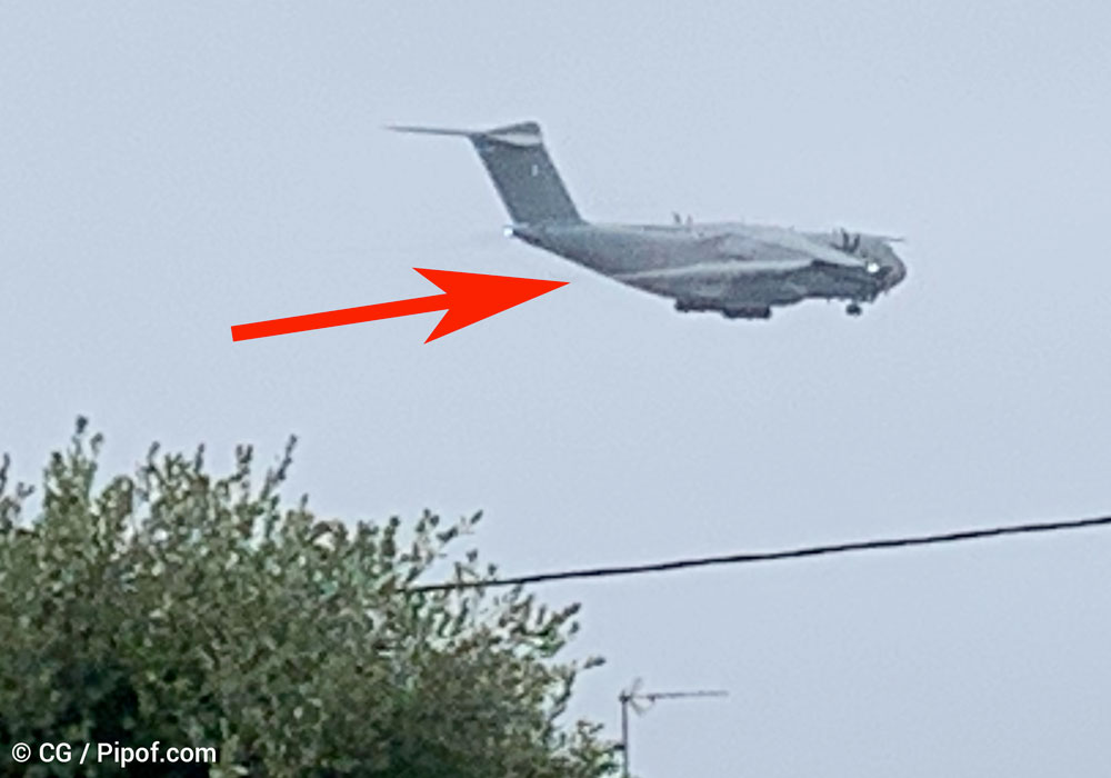 A 12h10, un Airbus A400 en difficulté est passé à très basse altitude au-dessus du village de Fort-Bloqué à <a href="/VillePloemeur/">Ville de Plœmeur</a> avant d'engager un S vers le nord et cracher son kérosène par le bout de son aile droite avant d'atterrir à l'aéroport Lann-Bihoué...