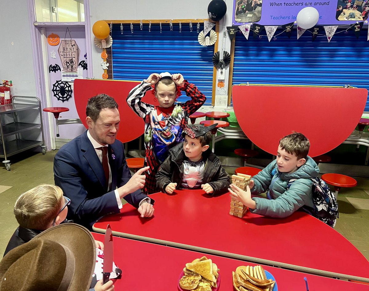 StephenMorganMP's tweet photo. Breakfast clubs help ensure every child is ready for the school day, no matter their circumstance. 

It was brilliant to see Beech Hill Primary School’s breakfast club in action today - and the spooky Halloween costumes too! 👻 https://t.co/cChzBwURdt