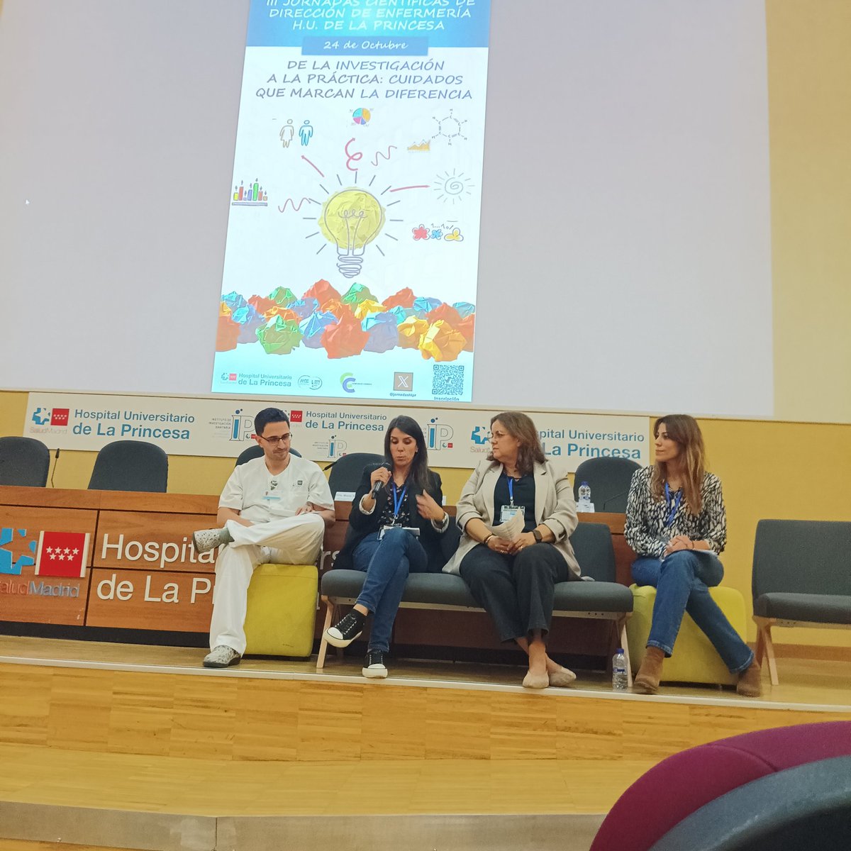Encantada con la mesa coloquio de #IIIJornadaHLPR es un placer escucharos hablar sobre cuidados especializados y cercanos a nuestros pacientes.. Hospitalización a domicilio, escula de pacientes, cuidados de nuestros mayores (Geriatría) y practica avanzadaen Diabetes.. GRACIAS 🫶🏻
