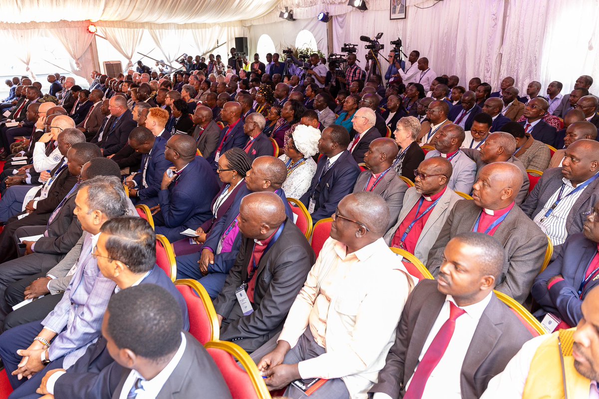 WilliamsRuto's tweet photo. We thank faith-based organisations for partnering with us to deliver affordable, accessible healthcare to Kenyans over the years. 

Commissioned the state-of-the-art Cardiothoracic Centre at the AGC Tenwek Mission Hospital, Bomet County. 

The project was made possible with funding from the Samaritan's Purse and the World Gospel Mission. 

We will review and scale down visa and work permit requirements for missionaries to ease their operations in the country.