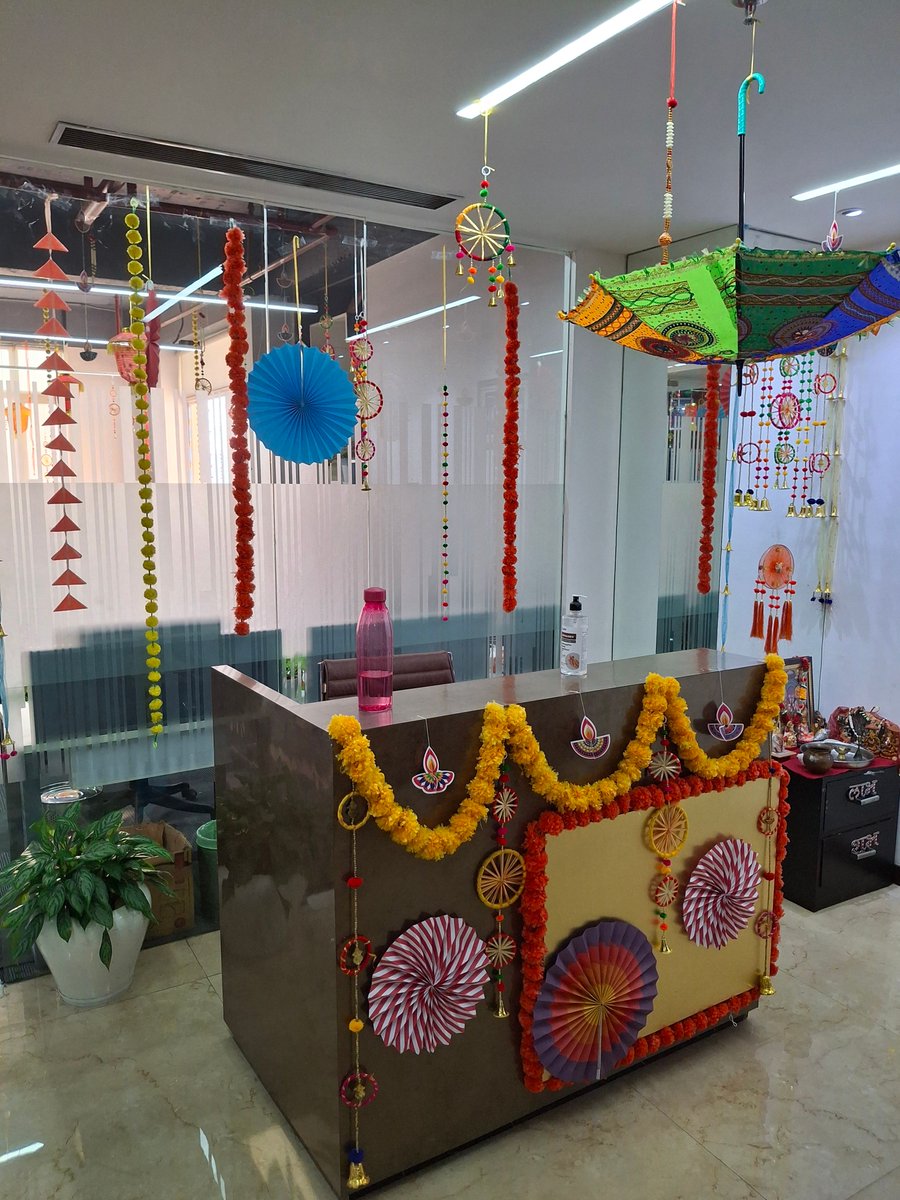 oracle_landbase's tweet image. Welcoming our clients with festive warmth and vibrant Diwali decorations! ✨ May this season bring joy, prosperity, and lasting partnerships. 🎉 

#DiwaliDecor #FestiveWelcome #ClientDelight&quot;