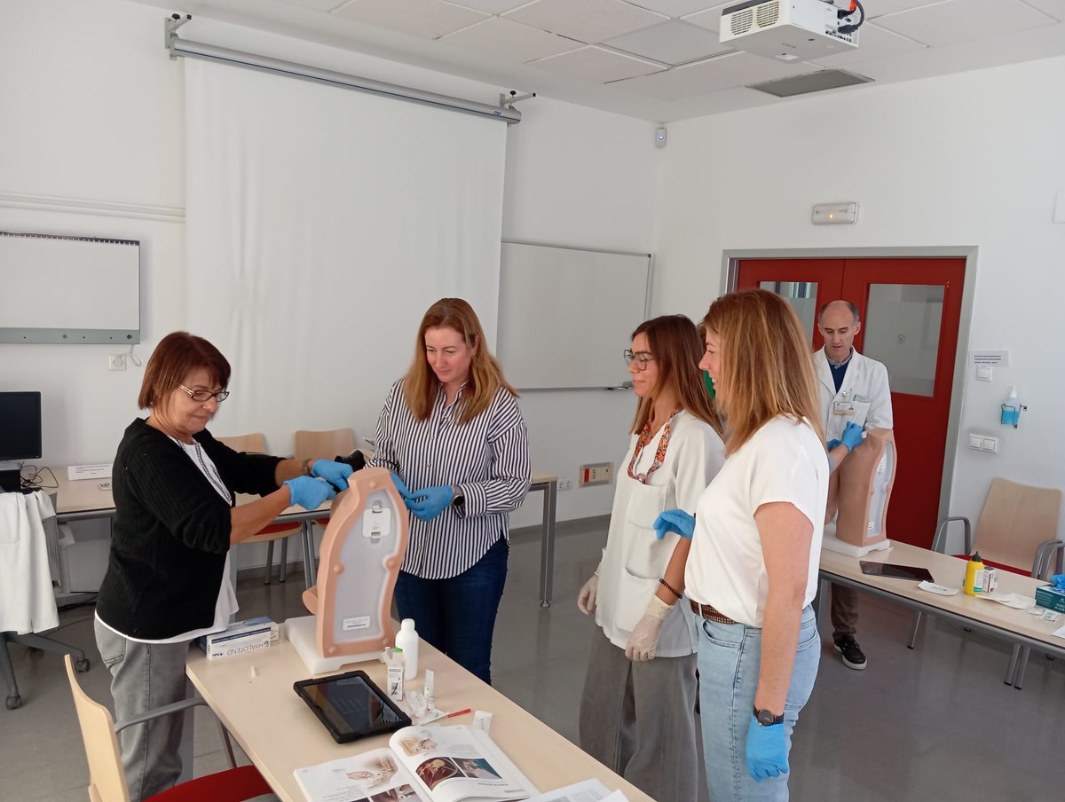 Hoy nueva jornada sobre  #hombrodoloroso en #AtenciónPrimaria en <a href="/HUnivValdecilla/">Hospital Universitario Marqués de Valdecilla</a> con especialistas #MedicinaFamilia Dos especialidades y el paciente en el centro. 
 #Continuidadasistencial con <a href="/MaicamarMo/">Carmen Martin</a> <a href="/txarlyz/">carlos zubizarreta</a> #JuanCasar #DanielBouzas y #SheilaQuintana