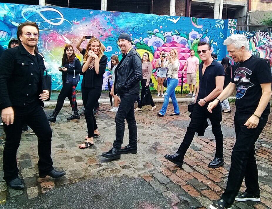 febottini's tweet photo. #TBT October, 2017.
Cat Deeley gets to go backstage with Adam, Larry, Bono and Edge ahead of their massive gig in São Paulo, Brazil for a special programme on BBC One.
#U2 #U2noBrasil #U2attheBBC #TheJoshuaTreeTour2017
https://t.co/dT2dj8ZhAj https://t.co/f4gnqKBbtW