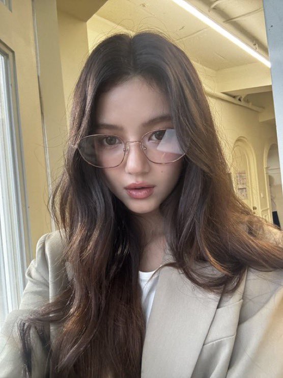 modani_st's tweet photo. 다니님 너무 드뮤어의 정석임 
very demure https://t.co/XNlH6FVhb7