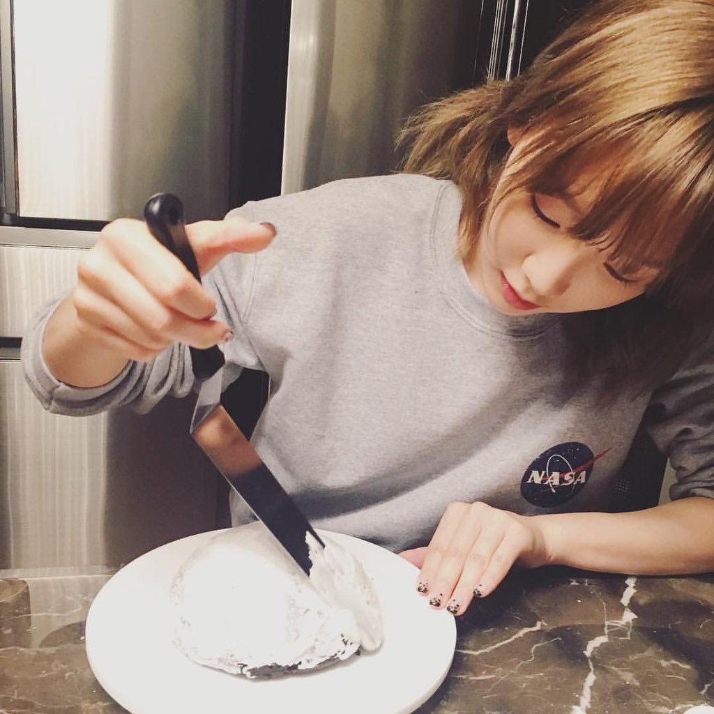 309TYVOICE's tweet photo. ˚ ♡゙   baker taeyeon   ˚ ♡゙ https://t.co/0kuZUoZGen