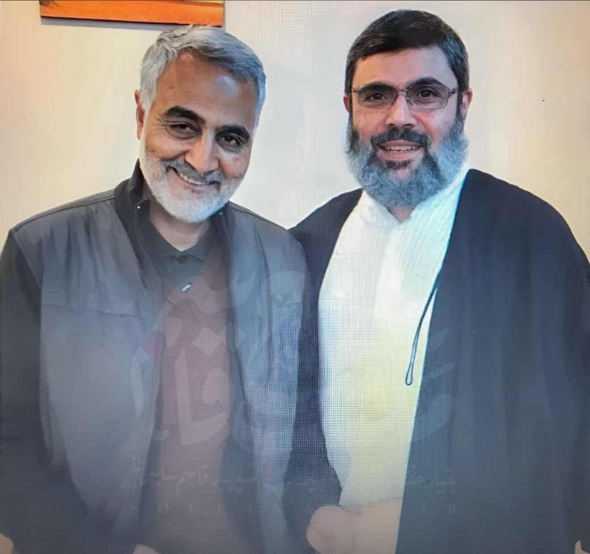 _sayedbasel's tweet photo. سماحة الشهيد السيّد هاشم صفي الدين ورفيق دربه الشهيد القائد الحاج قاسم سليماني رضوان الله عليهما. https://t.co/cntpJEjmS7