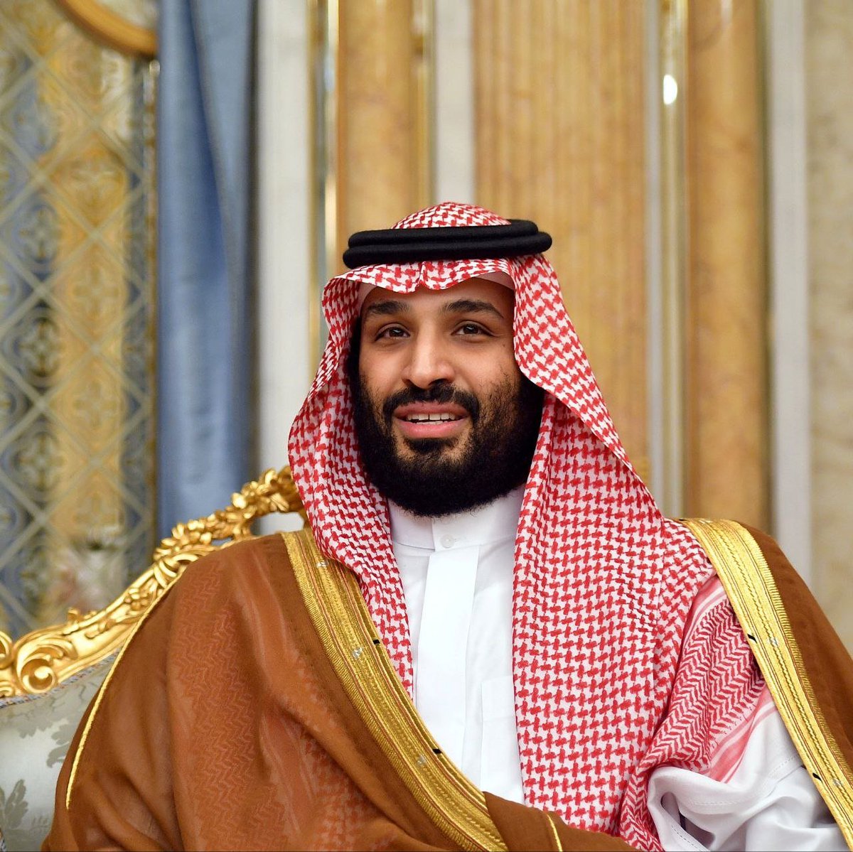 Wealthnationx's tweet photo. Look at this guy.

He sold a $450 million dollar painting of Jesus to a Saudi prince in 19 minutes.

But the real work of art was his insane sales strategy.

Here's how he pulled off the most expensive art sale in history: https://t.co/H6Xn0DRtYh