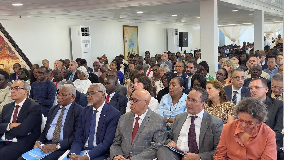 drelhadjiAdiouf's tweet photo. J'ai représenté ce jeudi 24 Octobre 2024 Madame @YassineFall, Ministre de l'Intégration Africaine et des Affaires Etrangères à la Célébration de la Journée Internationale des Nations Unies à la Place du Souvenir Africain. 

Cette journée est l'occasion de réfléchir sur les réalisations de l'ONU et sur les défis encore à relever. Bâtie sur les cendres de la guerre, l’ONU incarne notre attachement commun aux idéaux de paix, de justice et de liberté qui fondent la communauté des nations.

J'ai profité de l'occasion, au nom de Mme la ministre, pour rendre un vibrant hommage aux martyrs dela paix qui au péril de leur vie, les idéaux des Nations Unies enbandoulière, ont contribué à replacer au cœur de nospréoccupations prioritaires la paix et la sécurité internationales, le développement et les droits de l’homme; trois piliers quiservent de viatique a l’action des Nations Unies. 

Elhadj Abdourahmane DIOUF - MESRI