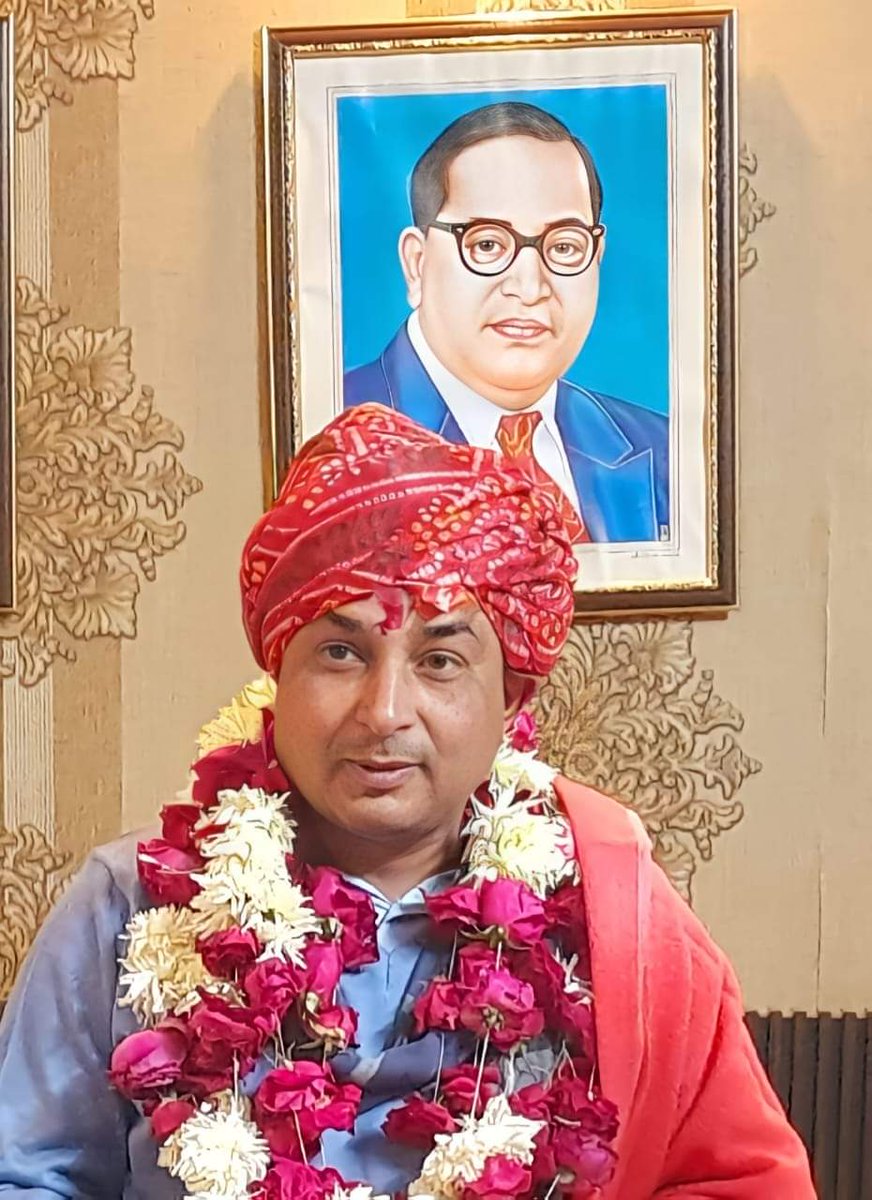 इस व्यक्ति के लिए मुझे व्यक्तिगत रूप से बुरा लग रहा है.. .
नरेश मीणा अपनी बारी का कब तक इंतजार करेगा, धैर्य की भी कोई सीमा होती है!
इस व्यक्ति की वास्तव में राजनैतिक हत्या हो रही है!
@NareshMeenaINC 
<a href="/8PMnoCM/">राजस्थानी ट्वीट</a>