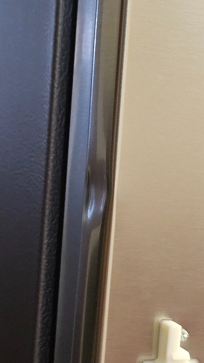 ananyaprashant's tweet photo. Poor service by tata Croma
New refrigerator delivered with a big dent on it #tataelectronics #tata https://t.co/STkdIR829P