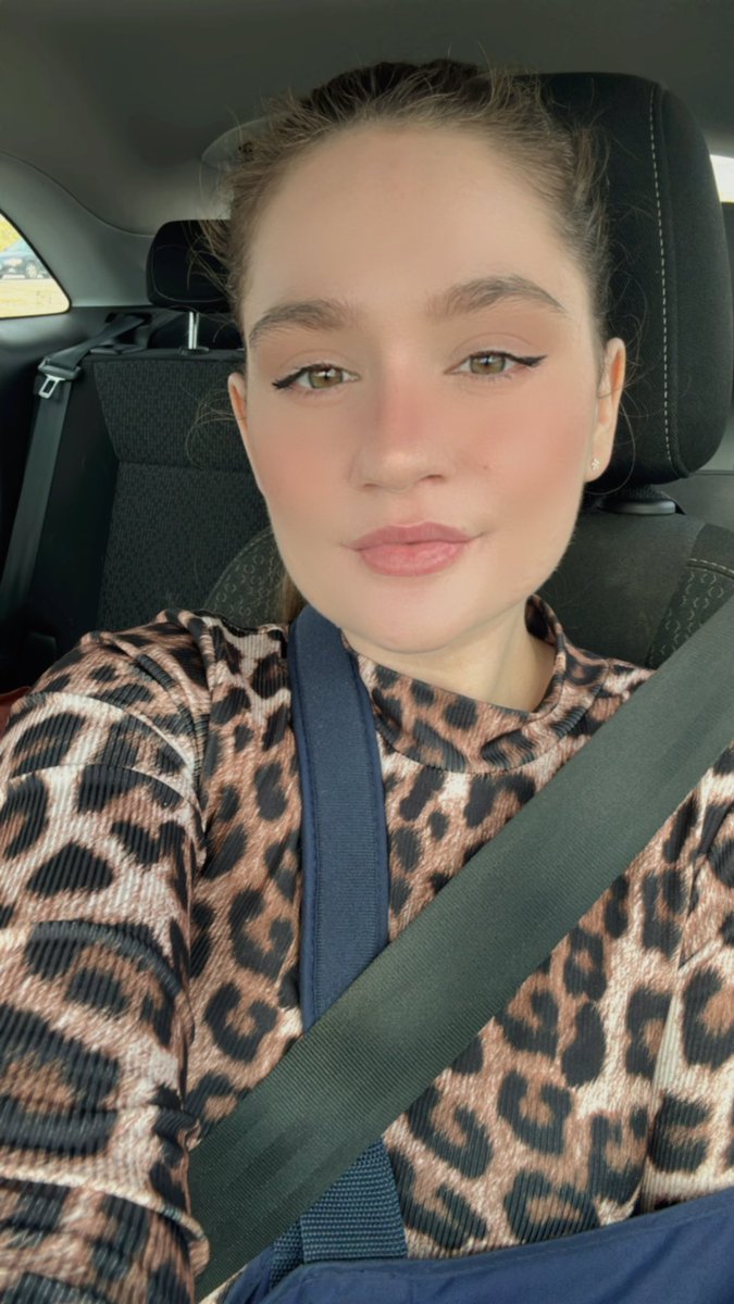 Lauriita18 tweet media