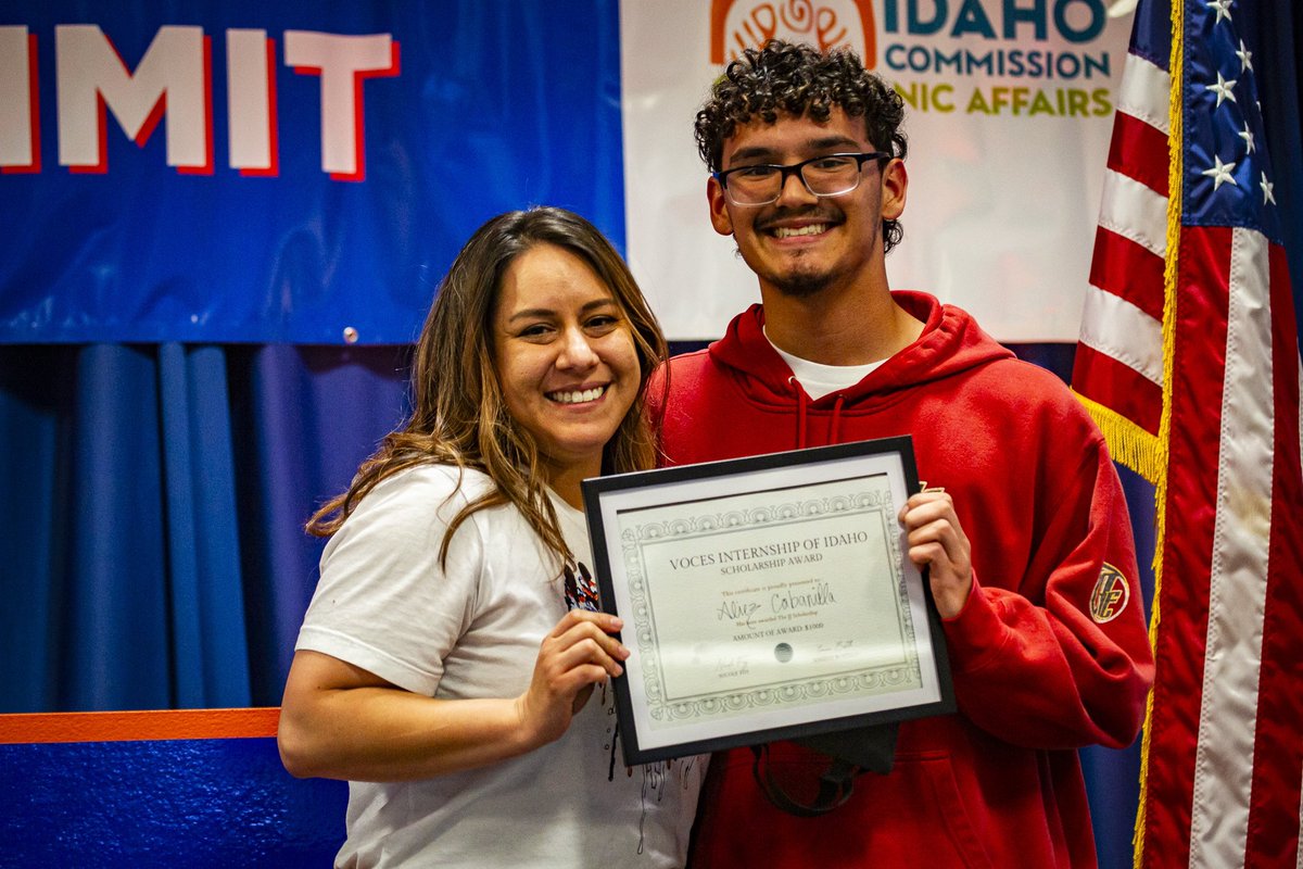 ✨ICYMI: Yesterday we selected the first winner of The JJ Scholarship, Aliez Cabanilla of Ridgevue High!

This $1,000 scholarship honors late Voces board member JJ Saldaña, who helped students plan for college and future careers.