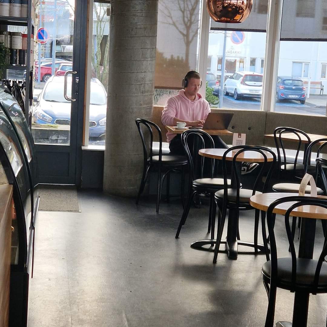 Mikið djöfulli fer Hamraborgin honum Agli vel. Listaverk eða fokking ippon eins og Japaninn myndi orða það.