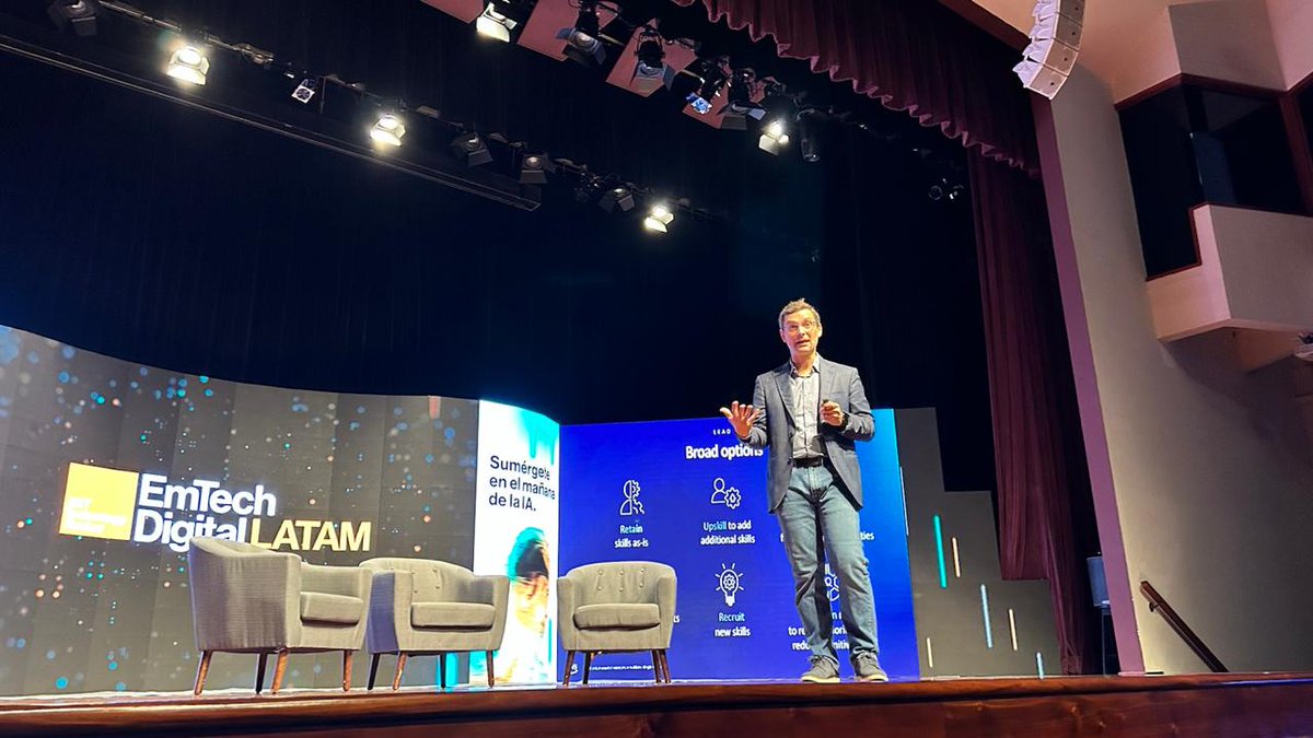 EmTechLATAM's tweet image. 👏🏻 ¡Arrancamos el #EmTechDigitalLATAM2024! 🔥🤖Una experiencia inmersiva en un tema tan apasionante, como lo es la Inteligencia Artificial y su impacto en los negocios, en la industria, en la vida. Sigue nuestras publicaciones que pronto compartiremos mucho más sobre  este evento