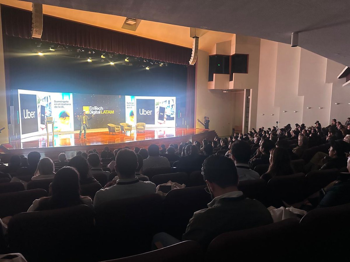 EmTechLATAM's tweet image. 👏🏻 ¡Arrancamos el #EmTechDigitalLATAM2024! 🔥🤖Una experiencia inmersiva en un tema tan apasionante, como lo es la Inteligencia Artificial y su impacto en los negocios, en la industria, en la vida. Sigue nuestras publicaciones que pronto compartiremos mucho más sobre  este evento