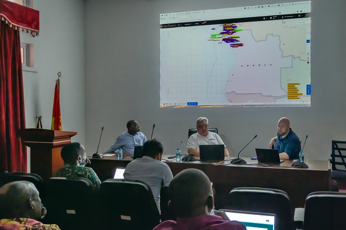 S_I_F's tweet image. Today, we have started coaching #MCS MONICAP officers in Luanda🇦🇴 – focussing on technics &amp;amp; tools like #Seavision to build capacity to monitor their waters. One of the powerful tools we are committed to help them master – supporting Angola in combatting #IUUfishing #SADCAtlantic
