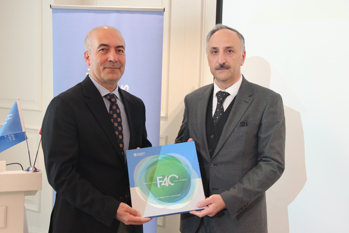cemgovtr's tweet photo. Çalışma arkadaşlarımızın proje yönetimi alanında yetkinlik kazanmaları amacıyla, Genel Müdürlüğümüz ve FAO ortaklığıyla düzenlenen Proje Döngüsü Yönetimi eğitimi tamamlandı. 
@faoturkiye 
https://t.co/FX09YmNhfS https://t.co/DGXJ2BeYXP