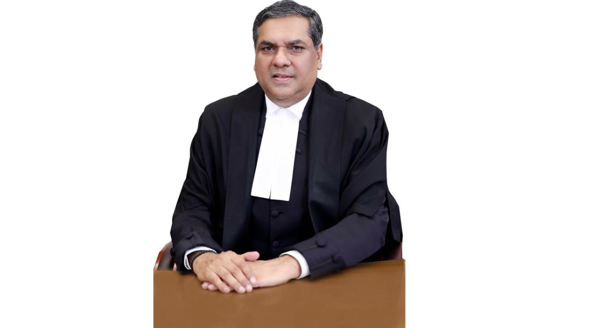 #UPDATE | Justice Sanjiv Khanna has been appointed as the next Chief Justice of India, set to take office on November 11, 2024. With extensive legal experience, he will succeed the current Chief Justice.  🇮🇳⚖️ 

Find the complete story on #PBSHABD. Free to sign up and use for