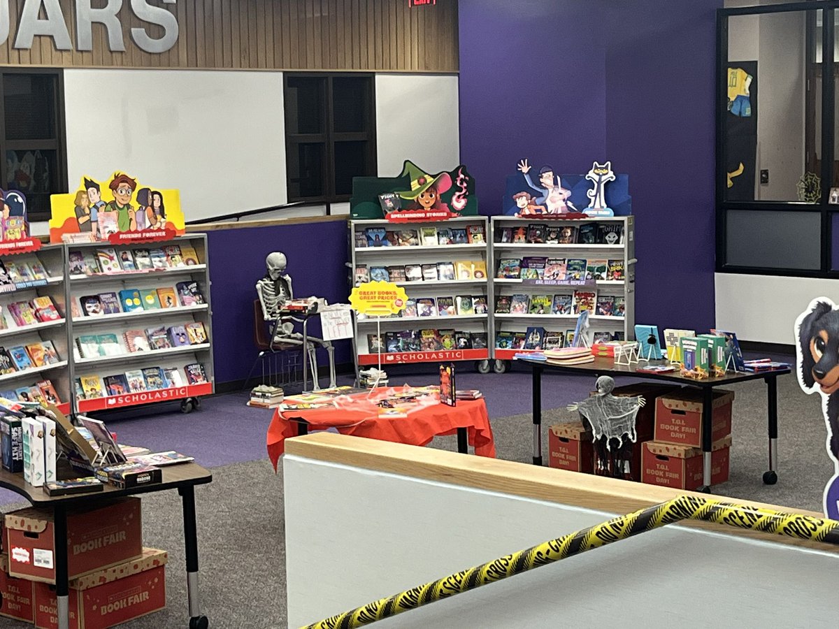 bona_tracy10's tweet photo. Staff and students repping their favorite character from stories for Literacy night. 
Come join the Bobcat family tonight. 
The Book fair will be open. https://t.co/Ia9cN3ykWX