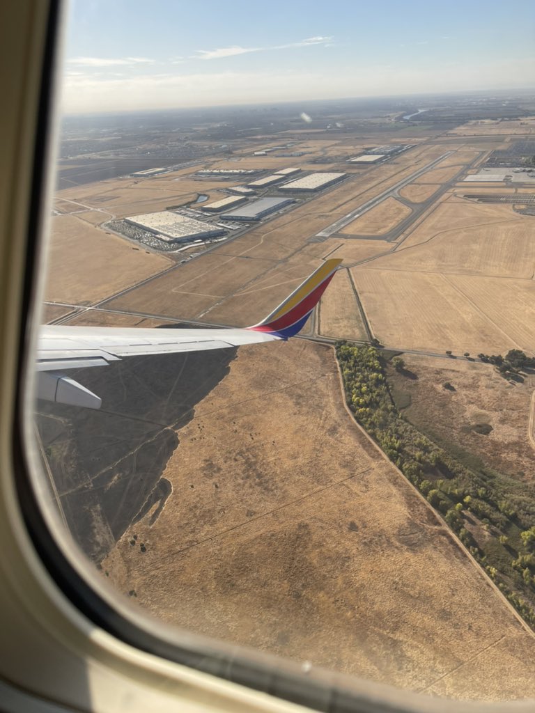 Sacramento ✈️ LA

Been struggling A LOT personally.. I need to see a spirit bomb of all my homies at the NRG Halloween Party tomorrow 😩❤️