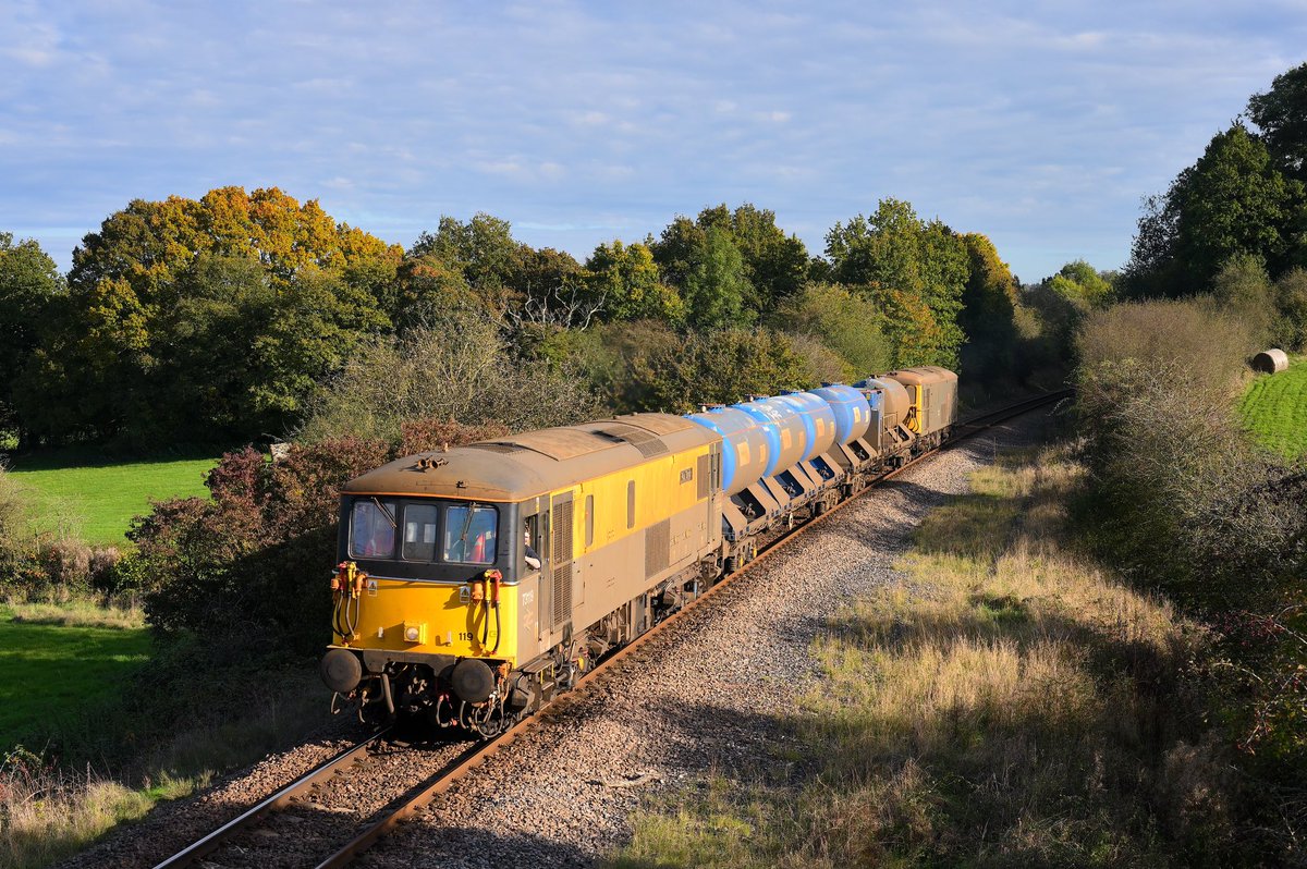 I’ve been talking a little bit (cheers insta character limit) about being autistic and the railway over on instagram today. If you’d like to see the post, featuring this fantastic photo by the amazing Jamie Squibbs, the link is below. 

instagram.com/p/DBgOoV9tZ_-/…