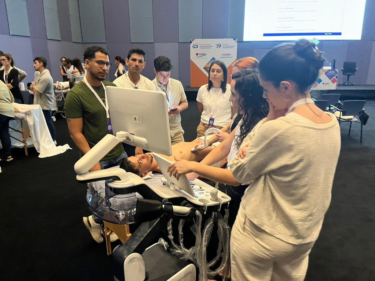 Exploración física ecopotenciada con ultrasonidos: una herramienta clave en la evaluación rápida y precisa del paciente. Transformando el diagnóstico clínico en la #45SEMI con tecnología de vanguardia. #MedicinaInterna #pocus <a href="/Sociedad_SEMI/">Sociedad Española de Medicina Interna (SEMI)</a>