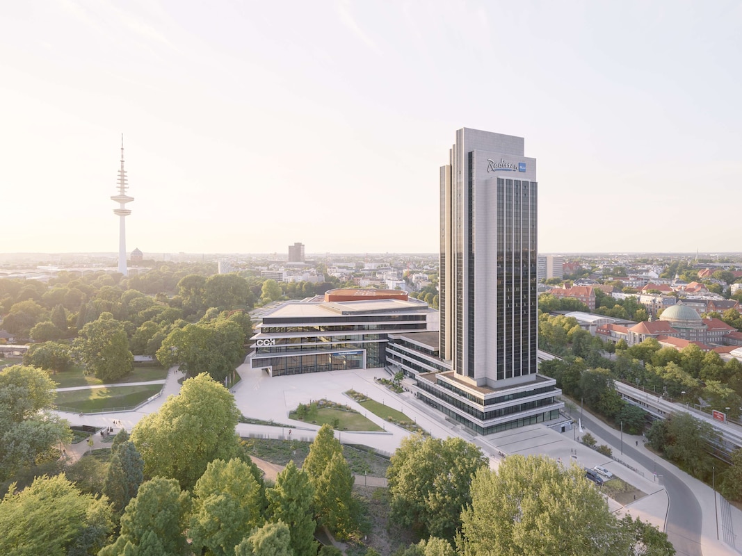 For next EF, we've got a room block at the Radisson Blu!

Book your discounted room now at radissonhotels.com/en-us/booking/…   

See you at:
#Eurofurence 29: Space
September 3-6, 2025
CCH Hamburg