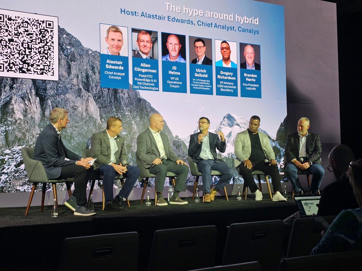 Canalys's tweet image. Fascinating discussion from the Expert Hub: "The hype around hybrid" at #CanalysForums2024.
Key insights from the host:
💡65% of enterprises are expanding public cloud footprint.
💡59% plan workload repatriation to private/hosted environments.
Read more: linkedin.com/feed/update/ur…