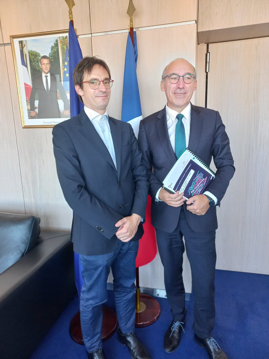 1/ <a href="/NDuvoux/">Nicolas Duvoux</a>, président du #CNLE, a rencontré aujourd'hui <a href="/christophe_p/">Paul CHRISTOPHE</a> le nouveau ministre chargé des Solidarités. L'occasion d'échanger sur les travaux et chantiers à venir du #CNLE. 
 #luttecontrelapauvrete #luttecontrelexclusion