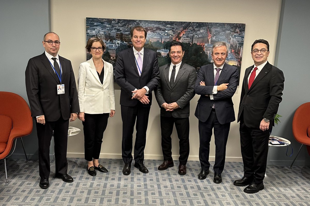 Always a pleasure! 

Great to meet Hakan Bey and his team here in Washington to discuss opportunities to further strengthen the great partnership between <a href="/DenizBank/">DenizBank</a> and <a href="/EBRD/">The EBRD</a>!