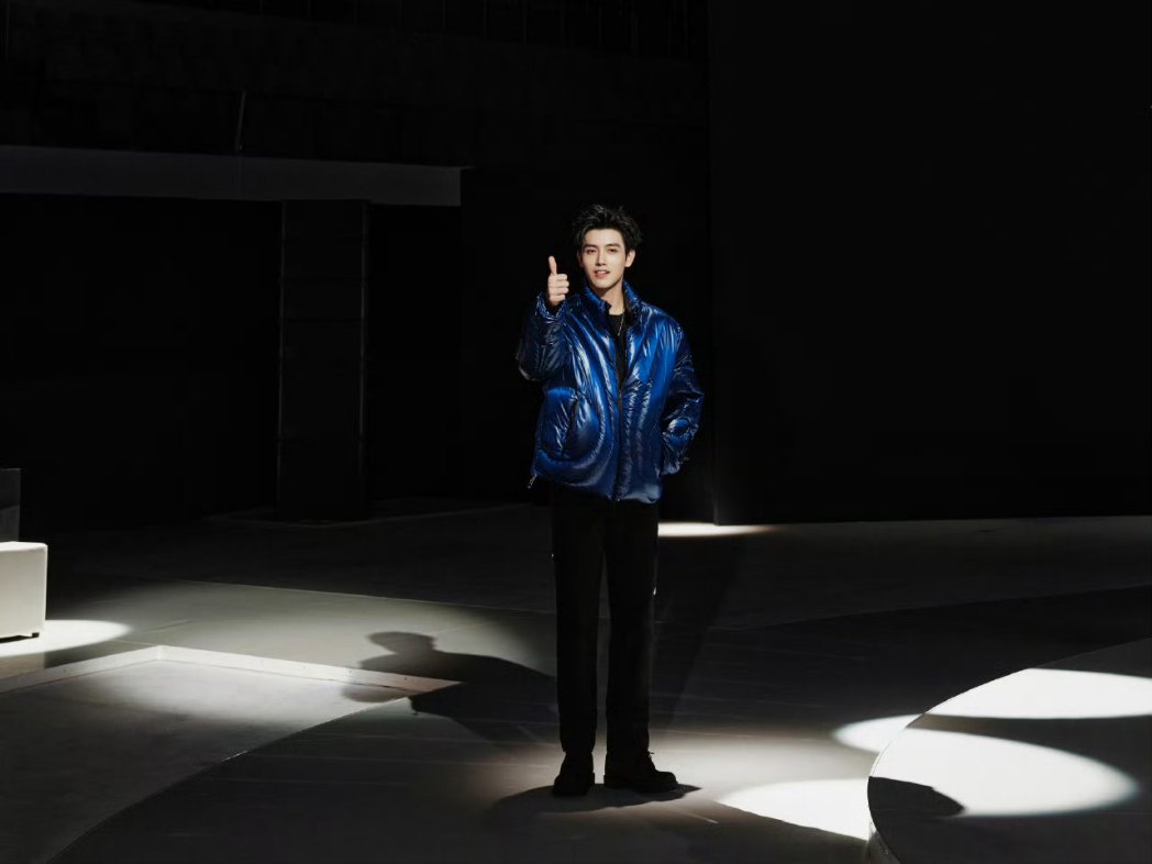 diagold12's tweet image. [241024]  FeiYu studio weibo update

Explore infinite possibilities and show a pioneering attitude. 🏒❄️✨

#MooseKnuckles Brand Spokesperson in Shanghai

#ChenFeiYu #陈飞宇