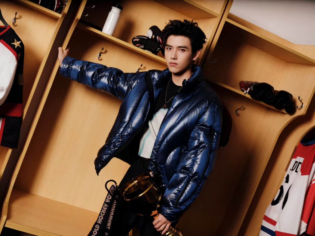 diagold12's tweet image. [241024]  FeiYu studio weibo update

Explore infinite possibilities and show a pioneering attitude. 🏒❄️✨

#MooseKnuckles Brand Spokesperson in Shanghai

#ChenFeiYu #陈飞宇