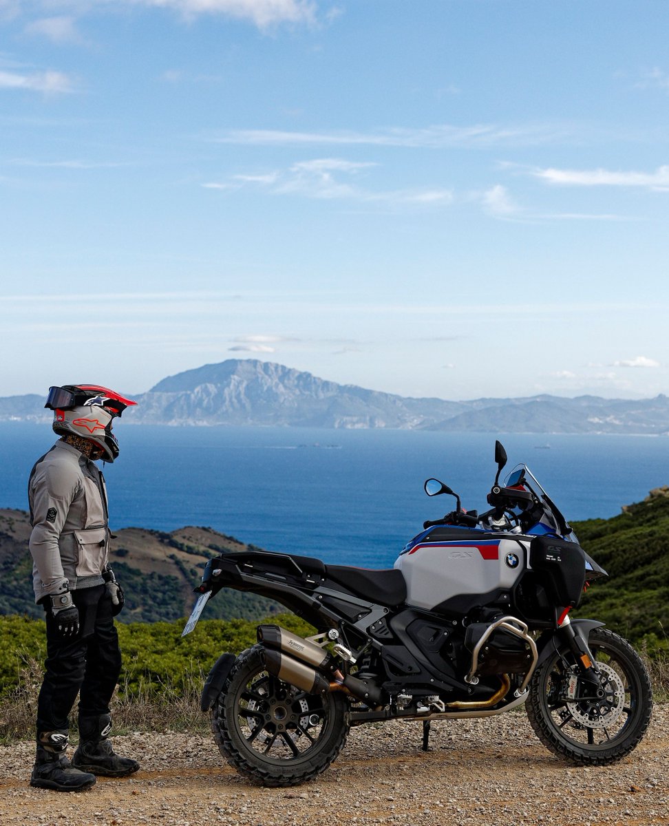 knoxarmour's tweet photo. #Adventure was the main focus during the design of the new Tor armoured shirt. Our goal was to craft a garment that is comfortable, versatile, and adaptable, while still delivering top-tier performance—perfect for any rider, no matter the adventure. 
#knoxarmouredshirt #gs1300 https://t.co/sHhuW89U1Z