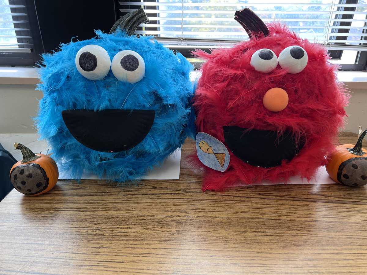 Pumpkin decorating in Freshmen home room thanks to our leadership students. I was skeptical about the feathers, but I think they turned out great! <a href="/OHS_Tigers/">Oakville High School</a> <a href="/MehlvilleSD/">Mehlville School District</a>