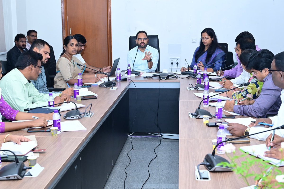 24.10.2024 గురువారం 
జిల్లా కలెక్టర్ కె.శశాంక గారు కలెక్టరేట్ సమావేశ హాలులో ఎస్ బి ఎమ్, వనమహోత్సవం, జలశక్తి అభియాన్ తదితర అంశాలపై   MPDOలు తీసుకోవాల్సిన తగిన కార్యాచరణ గురించి ఆదేశాలు జారీచేశారు. <a href="/TelanganaCMO/">Telangana CMO</a> <a href="/TelanganaCS/">Office of Chief Secretary, Telangana Govt.</a>