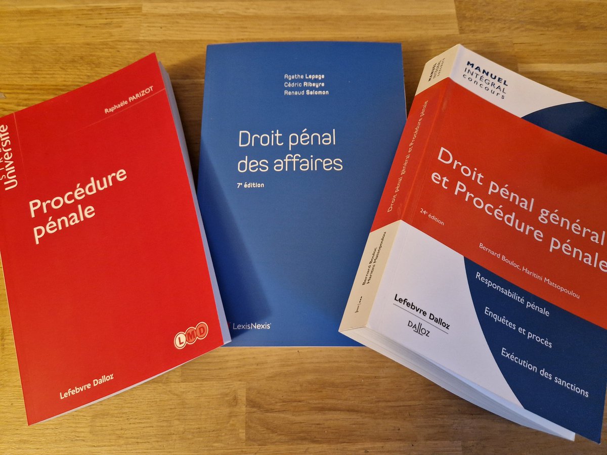 Noël avant l'heure ! Merci aux auteurs et à leur éditeur, <a href="/Dalloz/">Editions Dalloz</a> et <a href="/LexisNexisFr/">LexisNexis France</a> ! Deux grands classiques et le tout nouveau manuel de procédure pénale de Raphaële Parizot, professeur à <a href="/SorbonneParis1/">Université Paris 1 Panthéon-Sorbonne</a> . Bravo pour cet impressionnant travail !