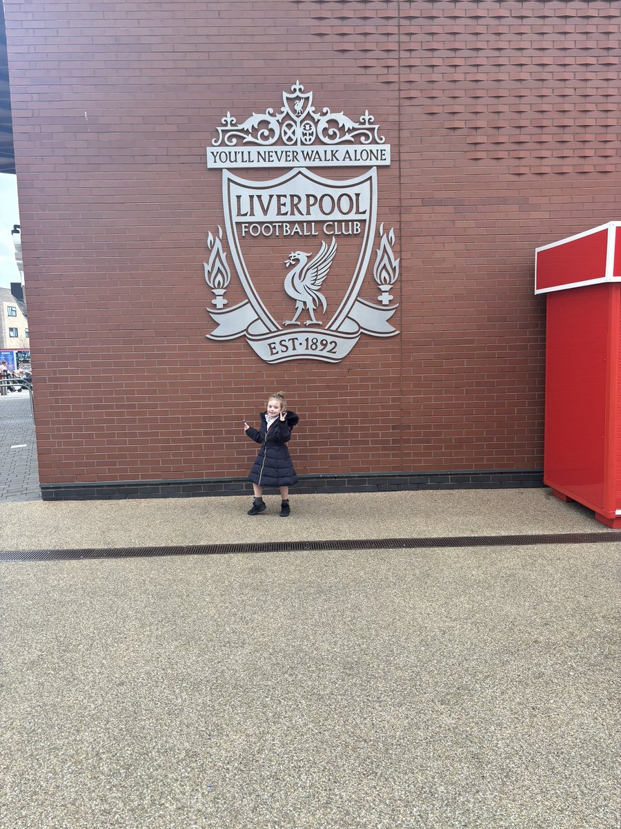 meganconnor91's tweet photo. So after school we took a walk up to see another Liverpool Landmark @AnfieldRoadY2 https://t.co/VCwCKmo1T7