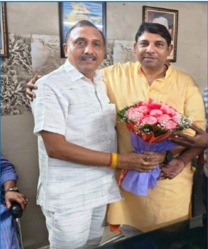 महानगर अध्यक्ष श्री संजीव शर्मा जी को महानगर विधानसभा से भाजपा प्रत्याशी बनाये जाने पर हार्दिक बधाई एवं शुभकामनाएं!आपने महानगर में बहुत मेहनत किए हैं!आप ही महानगर से भावी विधायक चुने जायेंगे!जीत की अग्रिम बधाई भाई जी!💐🙏🏻👸🏻
<a href="/EdSobhaRBurnwal/">राष्ट्रीय अध्यक्ष अखिल भारतीय बरनवाल संघ-सूर्यवंशी</a> 
<a href="/EdSobhaBurnwal/">Adv Sobha Rani Burnwal/Nationalist</a> 
<a href="/BJP4India/">BJP</a> 
<a href="/BJP4UP/">BJP Uttar Pradesh</a>