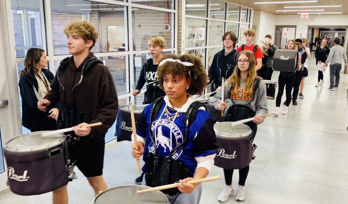 MCHSDistrict111's tweet image. We did a parade send off throughout Central Campus with the drumline for two of our girls tennis players and doubles team,  Jocelyn Morales and Ashlyn Reade. Best of luck to the as they head to the State Tournament! #mchsproud