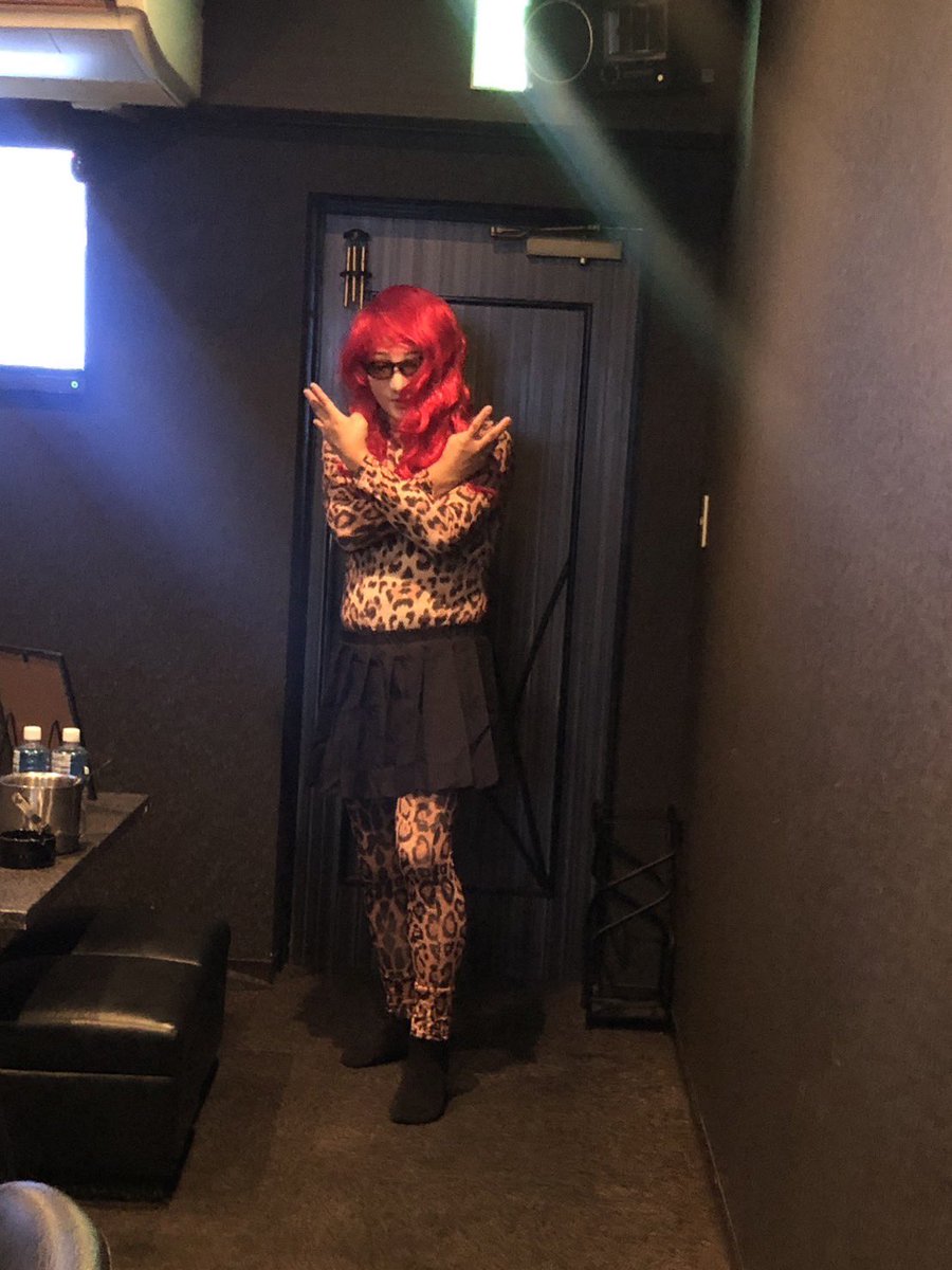 azami999's tweet image. ハロウィン🎃を11月1日2日でやります！女装が決まりすぎて怖い😨ゴムマスクがやべー！暇な人見に来てね😊
黒崎のシエルね！とりっちの2階です🍻