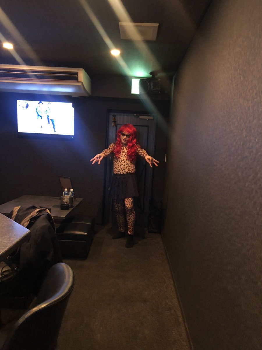 azami999's tweet image. ハロウィン🎃を11月1日2日でやります！女装が決まりすぎて怖い😨ゴムマスクがやべー！暇な人見に来てね😊
黒崎のシエルね！とりっちの2階です🍻