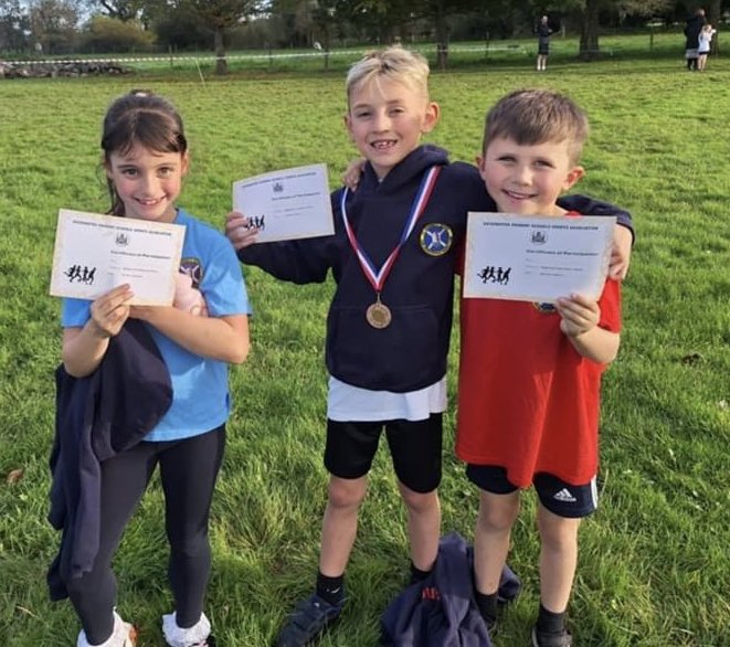 Congratulations to our year 3 and 5 cross country runners today. You all did fantastically and in particular, well done to Ezra who came 3rd in the year 3 boys race. Good luck to our runners from year 4 and 6 tomorrow. Pictured Myia, Ezra and Theo. 🏃‍♂️🏃🏽‍♀️