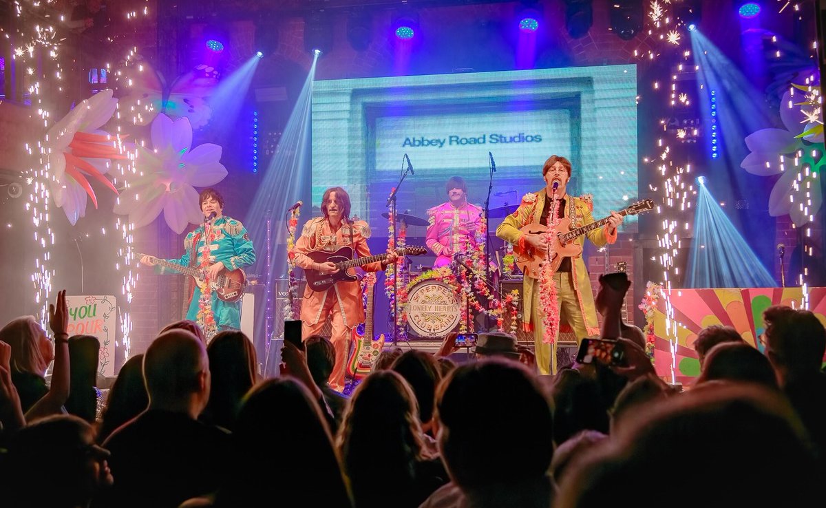 2 great shows coming up this weekend !!
Tomorrow night we're excited to return to  <a href="/mcmillantheatre/">The McMillan Theatre</a>  in Somerset .
Saturday , we've booked our ticket to ride to <a href="/ThePlatformLCC/">ThePlatformLCC</a> .... it's gonna be a great one !!
We hope to see you there ❤️✌️