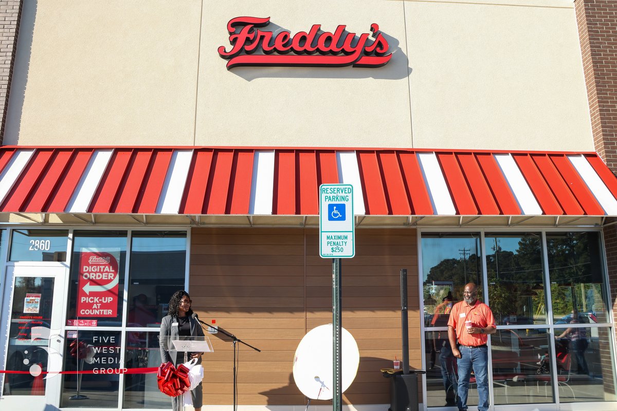 5WestMediaGroup's tweet photo. #Congratulations to @Freddy's Frozen Custard &amp; Steakburgers (Fayetteville, NC - Hope Mills) on their #ribboncutting with the @GreaterFayettevilleChamber

#localrestaurant #frozencustard #steakburgers #hopemills https://t.co/xwmO0rVqmZ