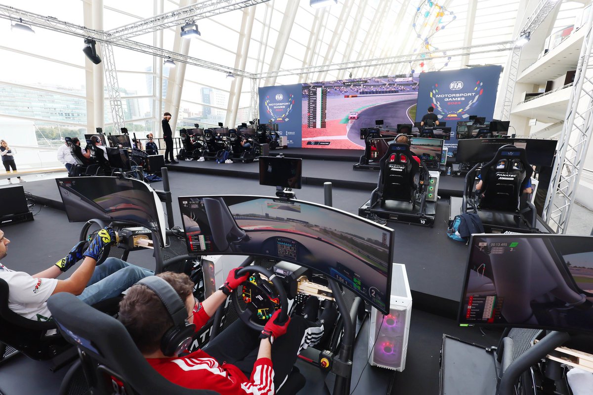 Dani_Merono's tweet photo. 🎮Hui a #Apuntgaming a @apuntesports @apunt_media tindrem a @jfsanjulian coordinador amb #Encom de la part d'esports dels FIA MOTORSPORT GAMES @fiamgames
🏎Ens explicarà en què consistirà la part de videojocs d'aquest campionat que es celebra a València.
📻A les 15.30h https://t.co/iR45C4LVyA