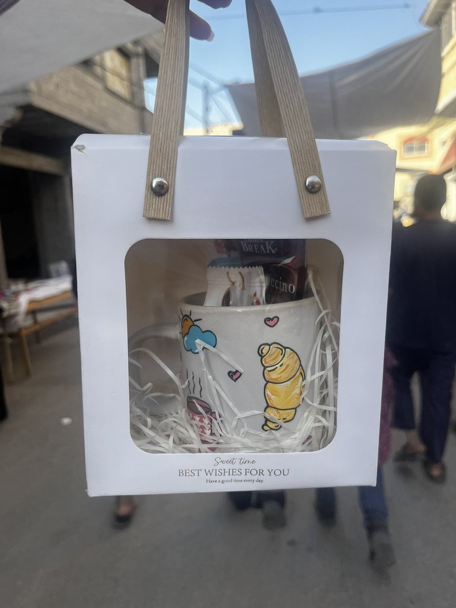 MahaGaza's tweet image. When I evacuated my second shelter in Rafah in April, I left some belongings behind—partly because we couldn’t carry much, and partly to leave something for the three families who remained in the shelter.

One of those items was a mug I had bought in my first shelter in Zawaida.…