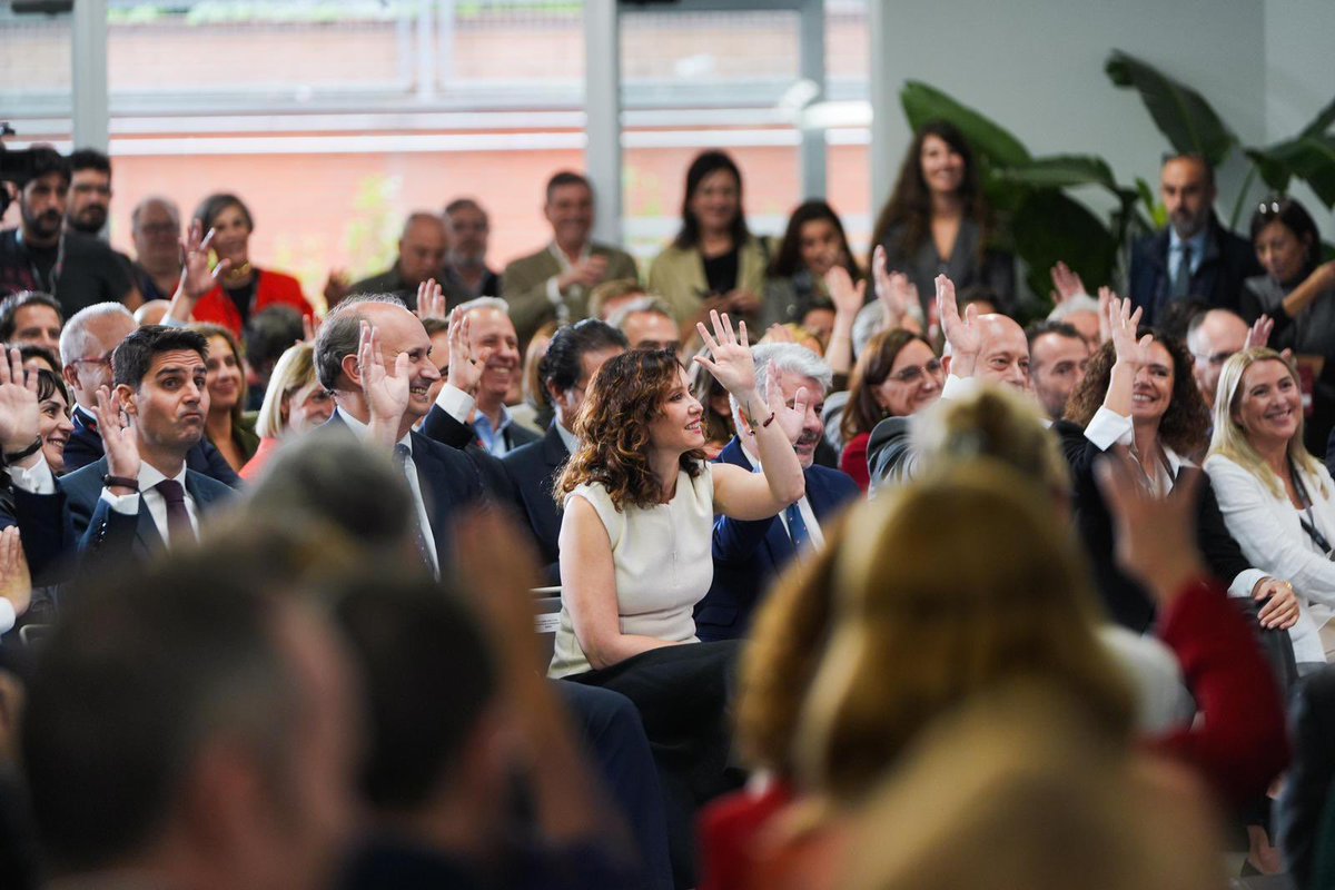 IdiazAyuso's tweet photo. El nuevo centro Digitaliza Madrid está a disposición de ciudadanos y empresas para formación, asesoramiento…

Y “Madrid 4 AI” es nuestra nueva marca para atraer proyectos e inversión en Inteligencia Artificial, startups…

La Comunidad de Madrid está más de moda que nunca, también en tecnología. ¡Vente!