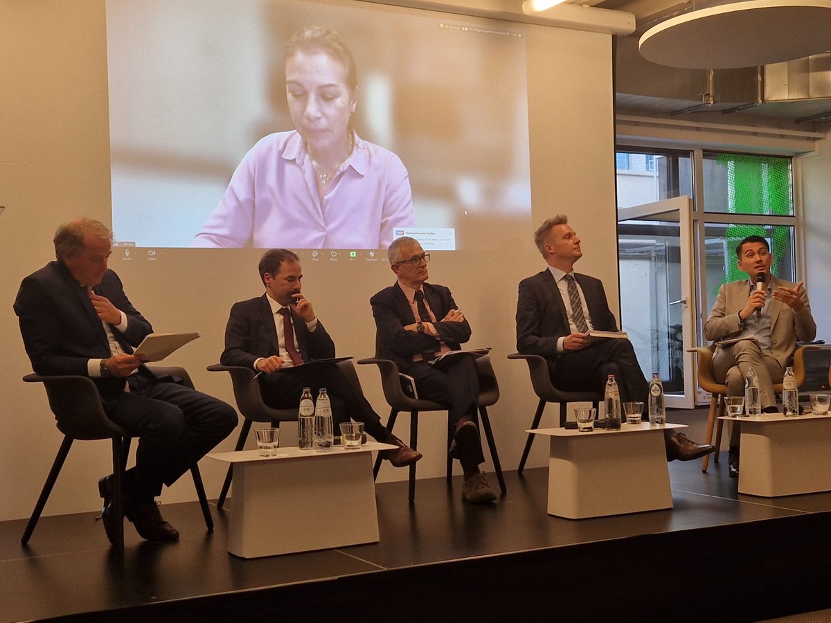 RAIL_STAFFER tweet media