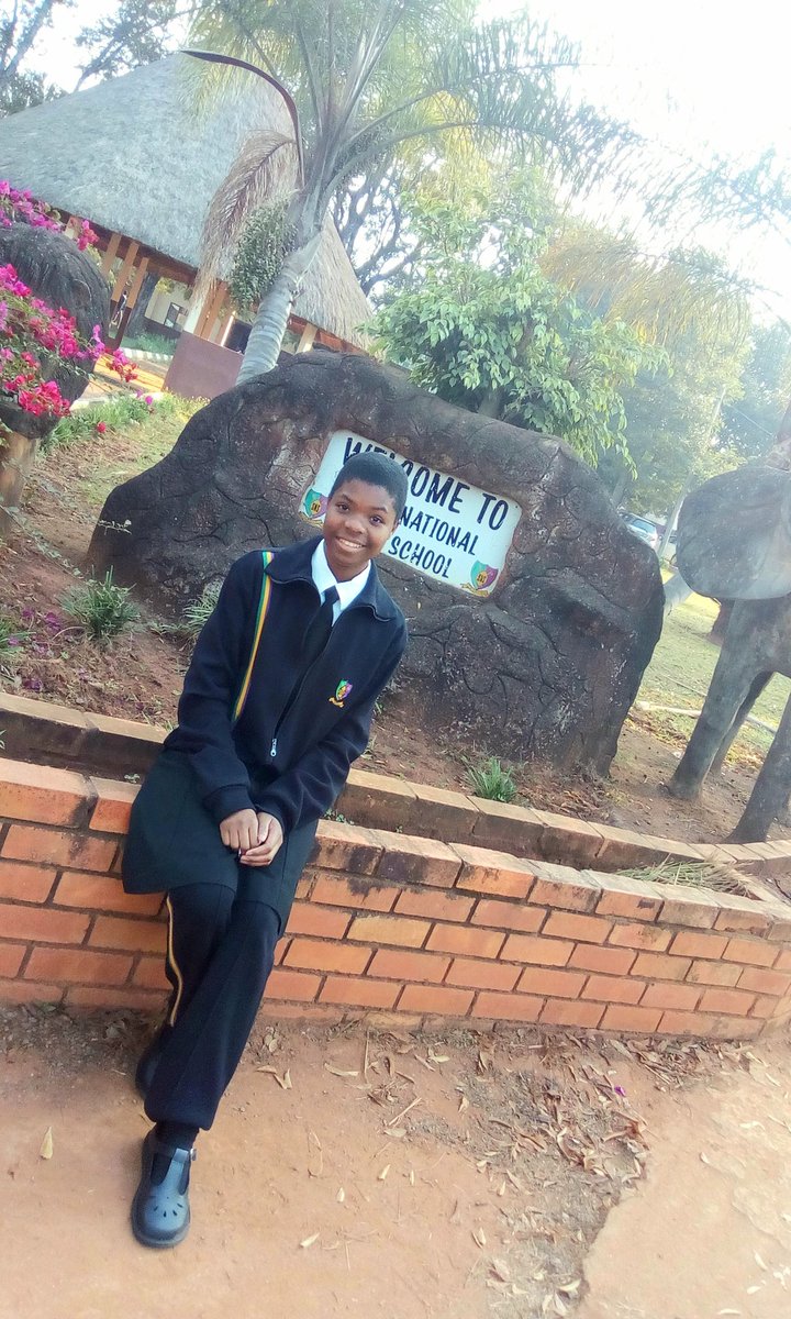 Hlubi481's tweet photo. Throwback to when I was 15,  kagogo🏫✨we used to say😅.  I know my journey to that degree is just beginning, and I’m ready for whatever comes next! 💪🎓. Take a chill pill Hlubi 😅 and please stay away from me if utane negative energy. 💯💥☺️🤟🏾 
 #FutureGraduate #StayPositive https://t.co/GowoI10ZYZ