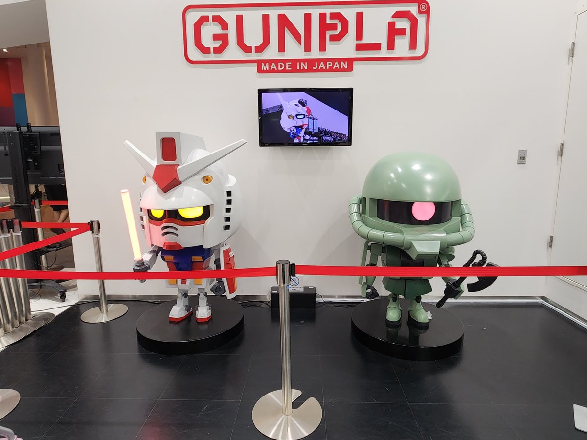 ガンダムベース東京 「おおきなあたまぬいぐるみ」がお出迎え